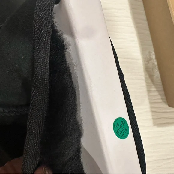 New In Box UGG Black Mini Li Shearling Ankle Boots 7 - Picture 7 of 7